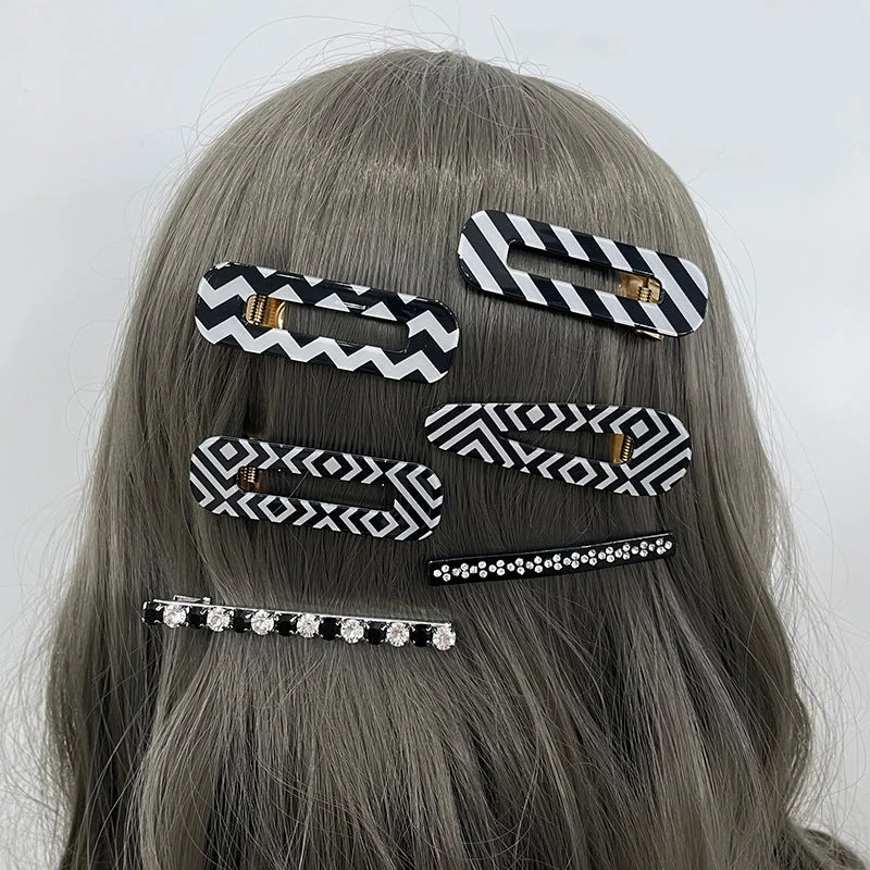 Wholesale Acrylic Black and White Checkered Geometric Duckbill Clip